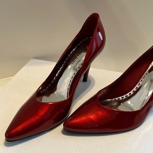 NWT Gianni Bini Red Pumps
